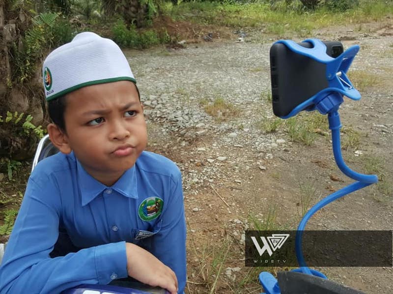 Muhammad Amru hopes those in power will provide high-speed internet access in his village. — Picture from Facebook/Wide TV