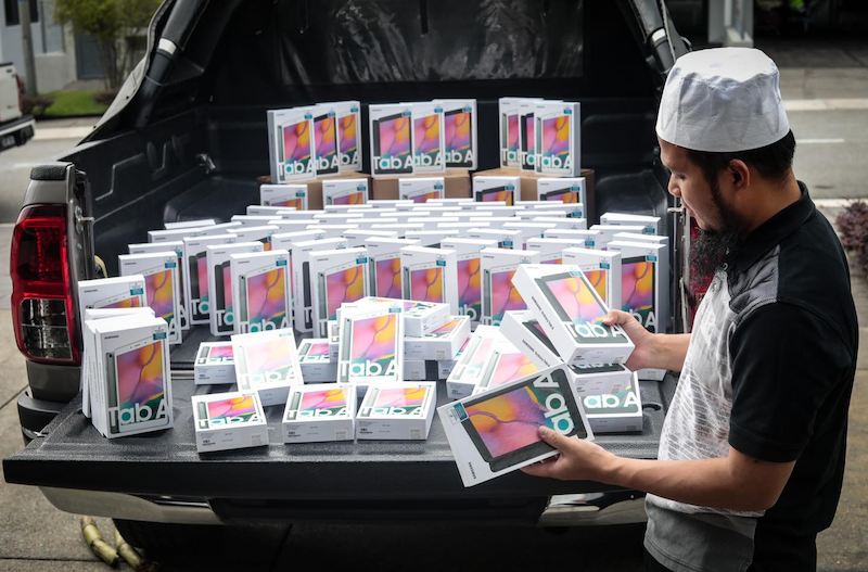 Preacher Ustaz Ebit Lew bought 100 tablets to be distributed to needy students. u00e2u20acu201d Photo via Facebook/Ebit Lew