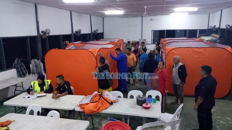 SDMC says a total of 133 flood victims are currently taking shelter at three temporary evacuation centres (PPS) as of 8am today. u00e2u20acu201d Borneo Post Online file photo