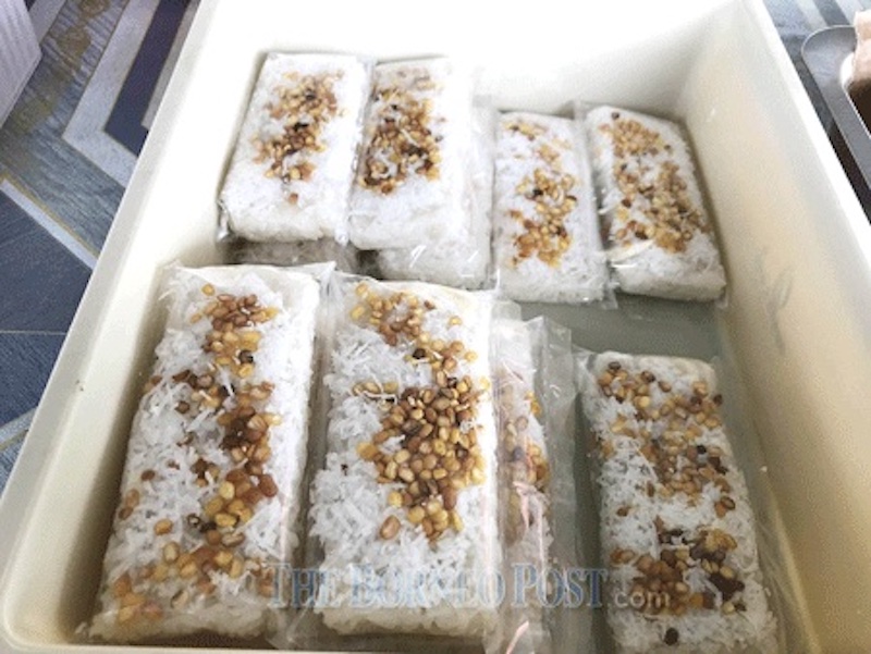 A tray of Melanau pulut. — Borneo Post Online pic