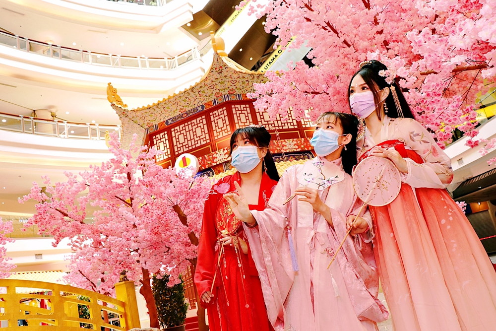 The cherry blossoms are in full bloom at One Utama this Chinese New Year. u00e2u20acu201d Picture courtesy of One Utama 