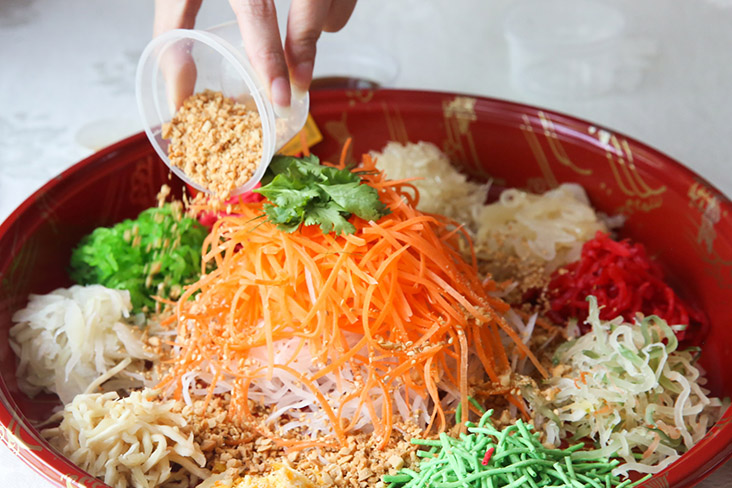 It's fun to toss 'yee sang' at home as you can be as loud as you wish or make a mess by tossing it high.