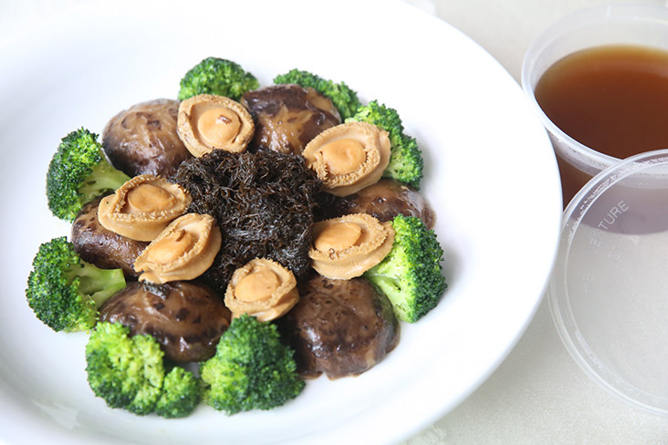 This dish with braised abalone, mushroom, black moss and broccoli celebrates auspicious meanings since 'fatt choy' means 