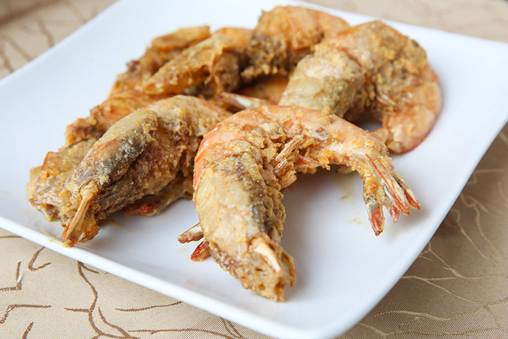 As these crystal prawns are baked and coated with salted egg yolk, you don't have any oily aftertaste.