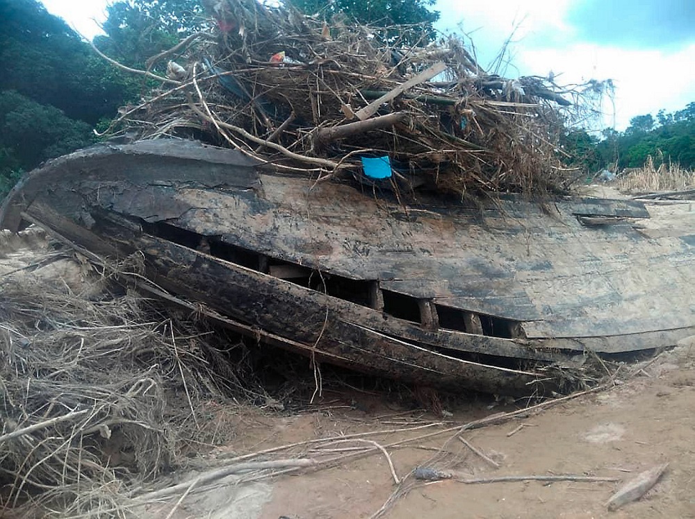 The shipwreck was found on the banks of the Sungai Lipis, near Kampung Pagar, Penjom suspension bridge on January 14 after the village was hit by floods on January 3. u00e2u20acu201d Bernama pic