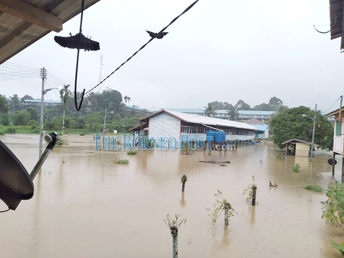 Photo shows the flooded compound around SK Penghulu Baya Mallang. u00e2u20acu201d Borneo Post Online pic
