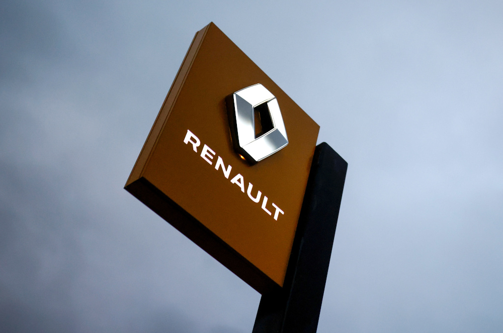 The logo of Renault carmaker is pictured at a dealership in Vertou, near Nantes, France, January 13, 2021. u00e2u20acu201d Reuters picnn