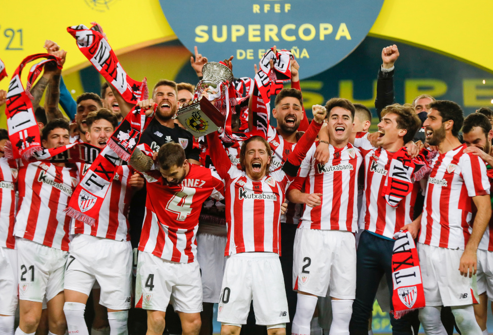 Athletic Bilbaou00e2u20acu2122s Iker Muniain and teammates celebrate with the trophy Pablo Garcia at Estadio La Cartuja de Sevilla, Sevilla, Spain, January 17, 2021. u00e2u20acu201d RFEF handout pic via Reuters 