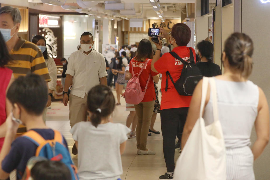 With greater interaction among people, infectious disease experts said that individuals can help keep the spread of Covid-19 at bay by paying attention to their own health and not taking the relaxed rules for granted. u00e2u20acu2022 TODAY pic