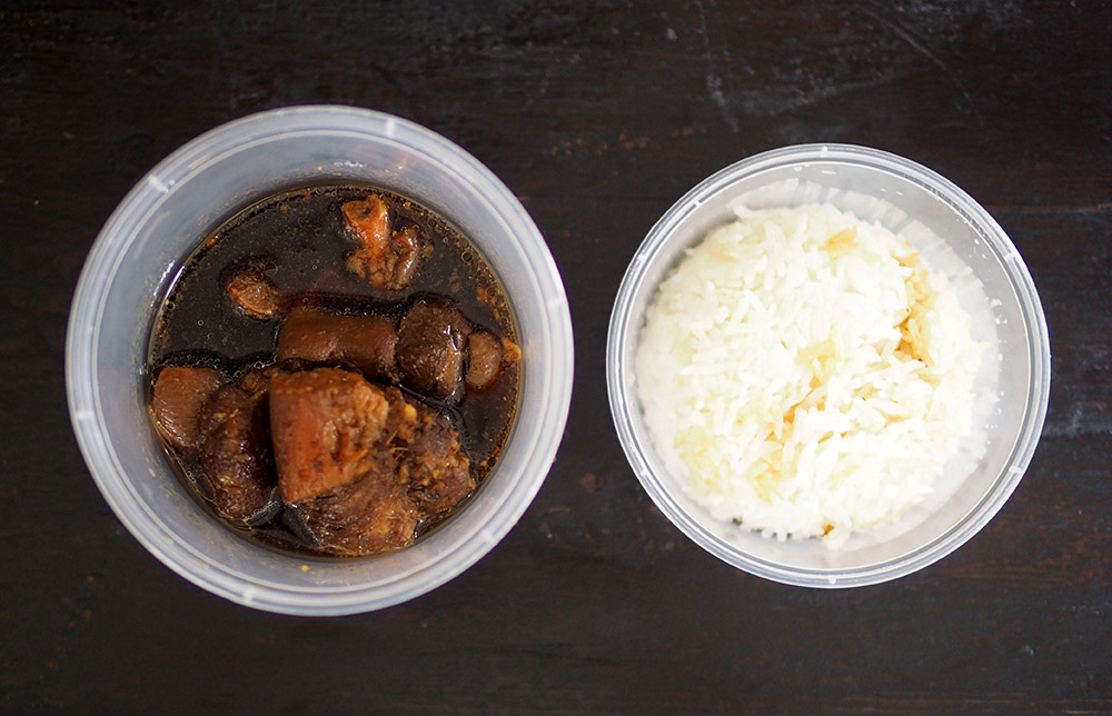 If you order the daily lunch, you can enjoy the dish with a bowl of rice, just add some vegetables on the side.