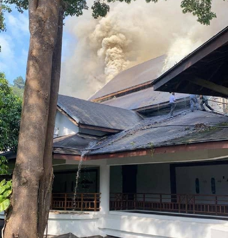 According to a reader there who reached out to Malay Mail, the fire which has destroyed The Andaman Resortu00e2u20acu2122s kitchen is also said to be affecting the rainforest nearby. u00e2u20acu2022 Picture via Facebook/Aalia Kuek