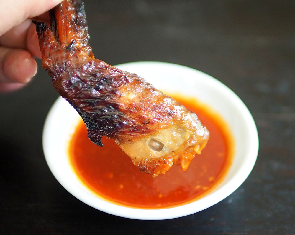 Dip the chicken wings into the sauce that has a savoury taste with a mild spiciness.