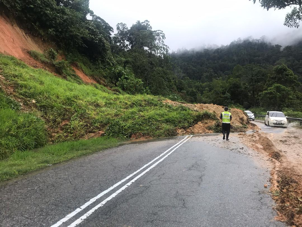 A landslide triggered by heavy rain has occurred on the East-West Highway five kilometres before the Titiwangsa Rest Area on the approach from the Gerik end. u00e2u20acu201d Picture via Twitter/Bernama