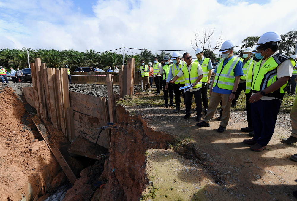 Senior Works Minister Datuk Seri Fadillah Yusof (2nd right) inspects Jalan Kuantan-Segamat near Kampung Paloh Hinai in Pahang which collapsed due to continuous heavy rain, January 6, 2021. u00e2u20acu201d Bernama picnn