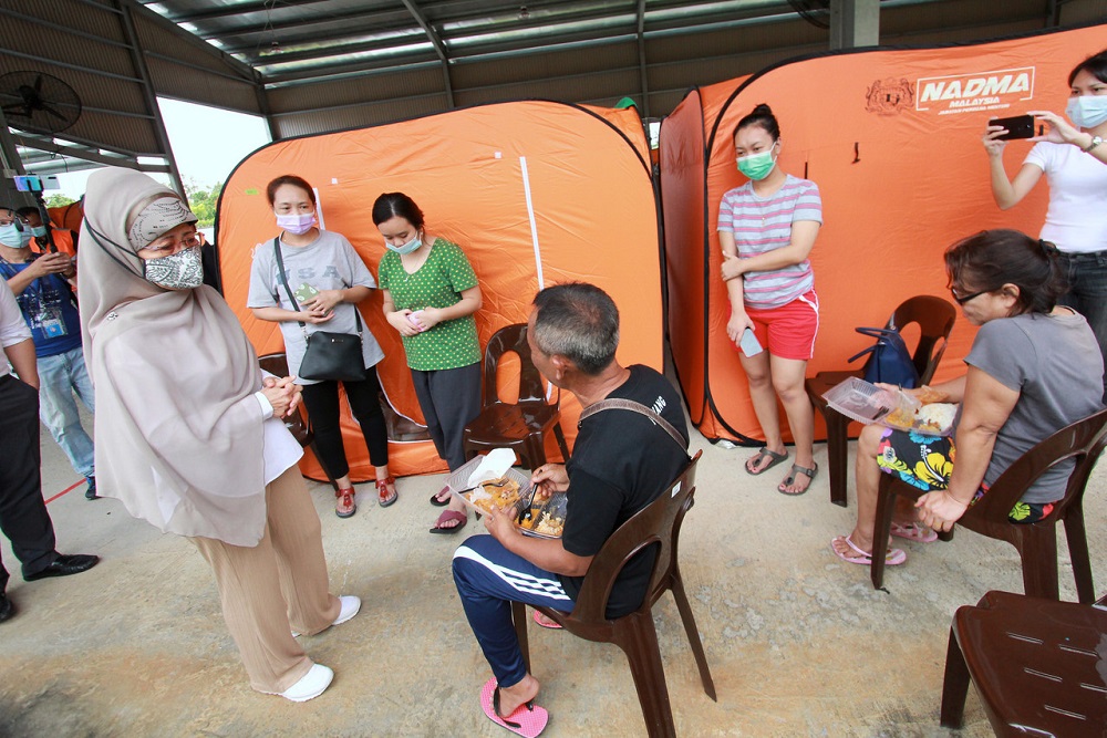 State Welfare, Community Well-being, Women, Family and Childhood Development Minister Datuk Seri Fatimah Abdullah visits the flood evacuees at a relief centre in Kuching January 15, 2021. u00e2u20acu2022 Bernama pic