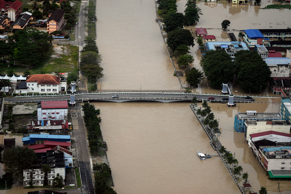An aerial view of housing estates in Kota Tinggi inundated by floodwater in Johor, January 4, 2021. u00e2u20acu201d Bernama pic 