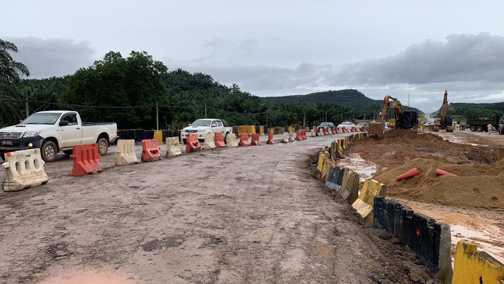 Jalan Kuantan-Segamat in Pekan that was closed since last Friday following landslides at two locations, has been reopened  January 4, 2021. u00e2u20acu201d Picture via Twitter/Bernama
