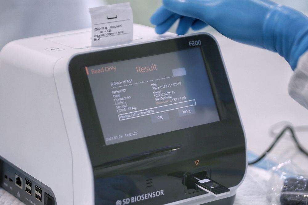A healthcare worker collects swab samples to test for Covid-19 at Dewan Desa Temuan in Kota Damansara January 29, 2021. u00e2u20acu201d Picture by Ahmad Zamzahurinn