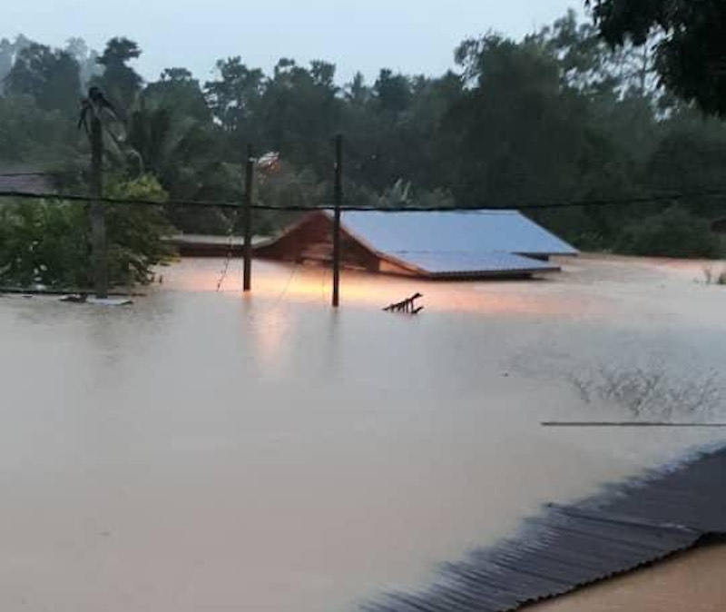 A village in Maran district where the floodwaters have risen to dangerous levels, leaving only building roods and telephone poles exposed. u00e2u20acu201d Picture via Twitter