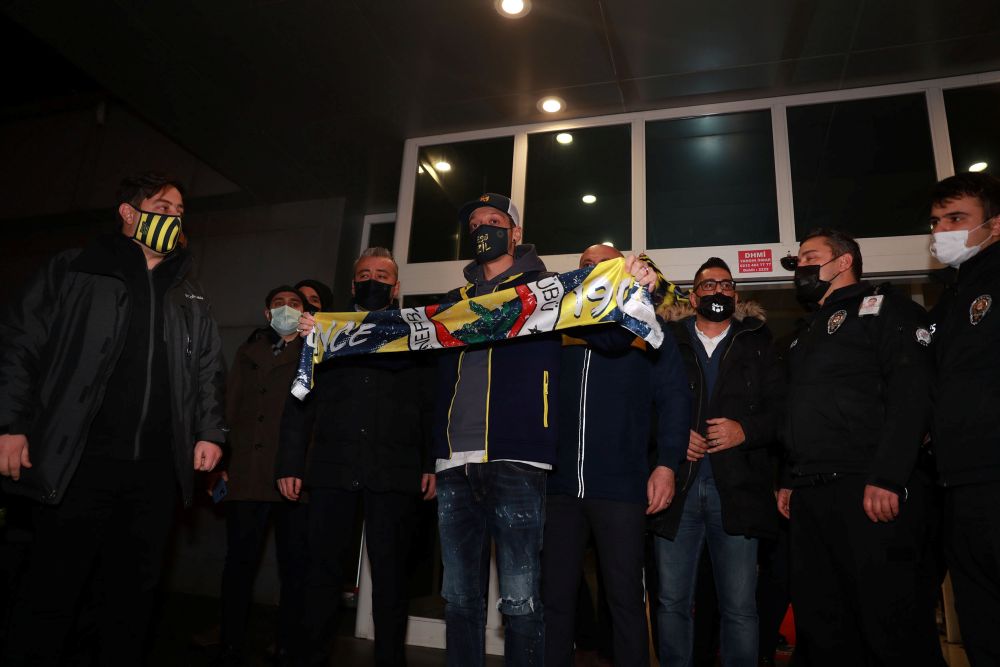 German midfielder Mesut Ozil poses with a Fenerbahce scarf upon his arrival at Ataturk Airport in Istanbul, Turkey, January 18, 2021. u00e2u20acu201d Reuters picnn
