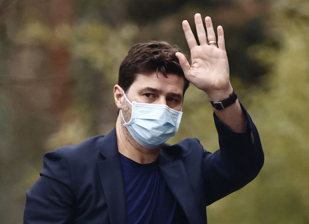 New Paris St Germain coach Mauricio Pochettino waves as he arrives for training at the Ooredoo Training Centre in Paris January 3, 2021. u00e2u20acu201d Reuters pic
