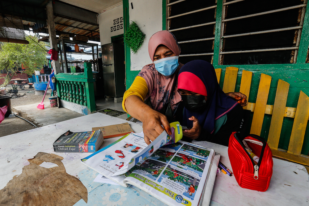 For students who are unable to utilise online platforms, Eer said Rakan Tutor has other options available such as voice call, especially for remote areas that have patchy connectivity.  — Picture by Sayuti Zainudin