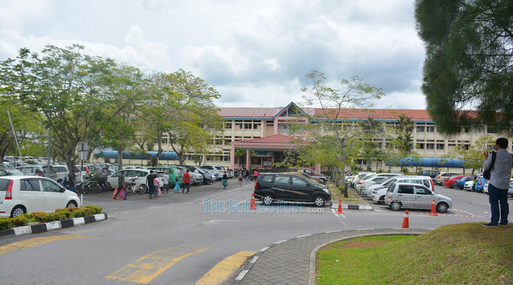 Staff from other hospitals and clinics have been mobilised to help out at Sibu Hospital to ensure that the hospital still can function. u00e2u20acu201d Borneo Post pic