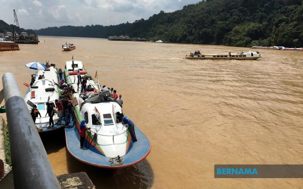 The Sibu-Sarikei-Tanjung Manis-Kuching express boat service has been temporarily suspended today till further notice after Sibu was categorised as a Covid-19 red zone. u00e2u20acu201d Picture via Twitter/Bernama