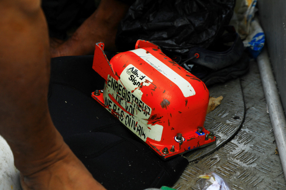 Navy divers recovered the flight data recorder from the crash site off the coast of Jakarta January 12, 2021, in the search for Sriwijaya flight SJ182 which crashed after takeoff from Jakarta on January 9. u00e2u20acu201d AFP picnn