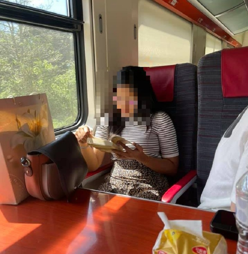 The woman who was reprimanded by a KTM personnel for refusing to put on her face mask while travelling from Taiping to Ipoh on December 27. u00e2u20acu2022 Picture via Facebook/ Claudia Lee