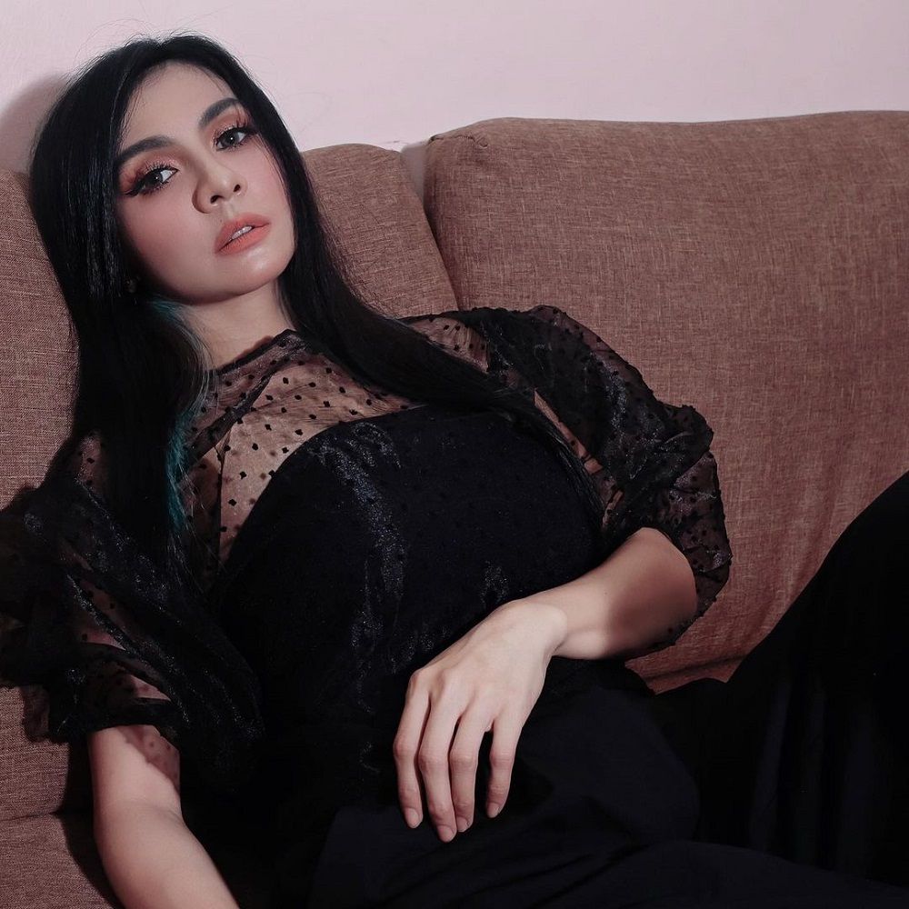 The 35-year-old announced last week she would no longer be seen in figure-hugging outfits. u00e2u20acu2022 Picture via Instagram/Zizi Kirana