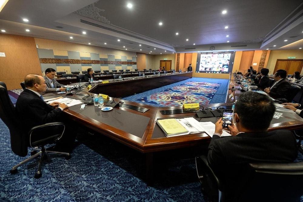 Datuk Hajiji Noor chairing the first MTPNg Sabah this year, at PPNS. u00e2u20acu201d Borneo Post Online pic