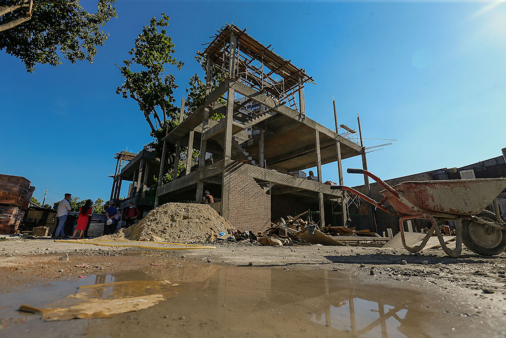The Homeless shelter near Sia Boey is expected to be completed in October. u00e2u20acu201d Picture by Sayuti Zainudin