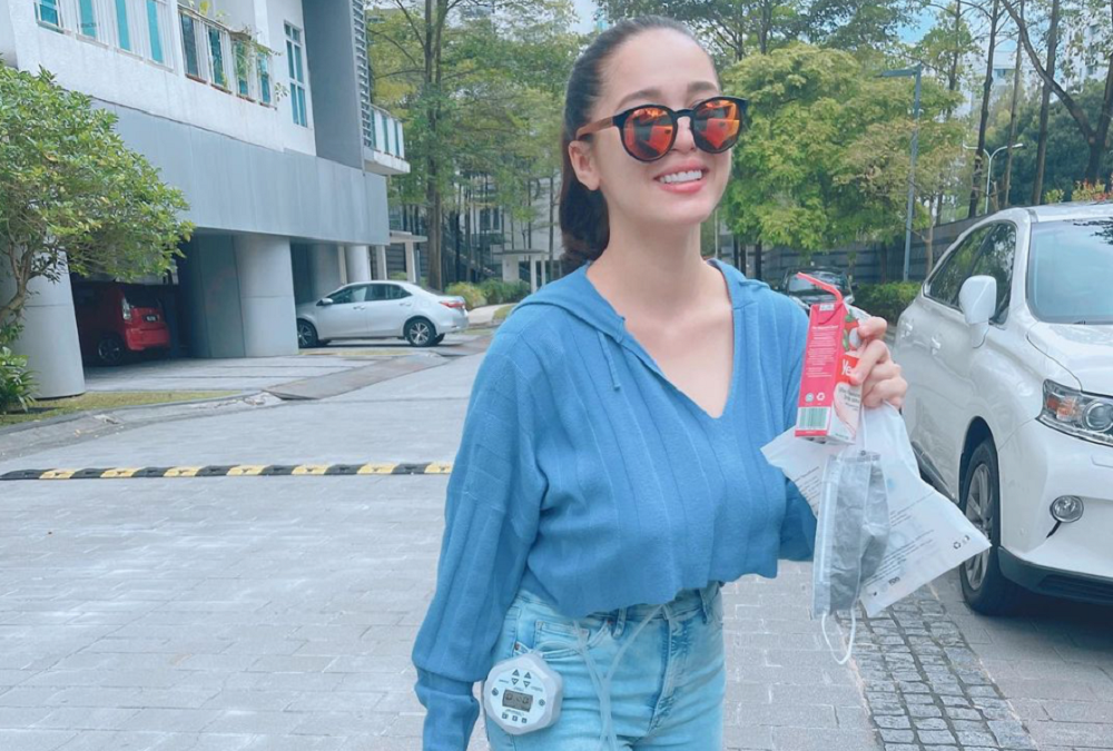 Emma had shared a photo of herself out and about while wearing a breast pump. u00e2u20acu201d Picture via Instagram/emma_maembongofficial