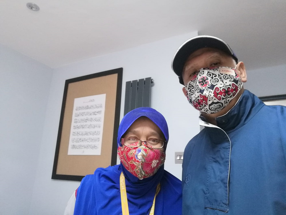 Neonatologist Dr Zainab Kassim and her husband, orthopaedic surgeon Dr Burhanuddin Busu have been actively advocating English language literacy among students living in rural areas in Sabah.  —  Picture courtesy of Sabah English Aspiration Society
