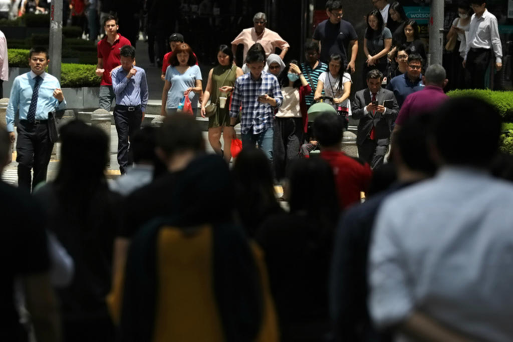 The IPS survey of 2,012 Singaporeans found that they tended to rate politics as a lower priority than other options presented such as family. u00e2u20acu201d TODAY pic