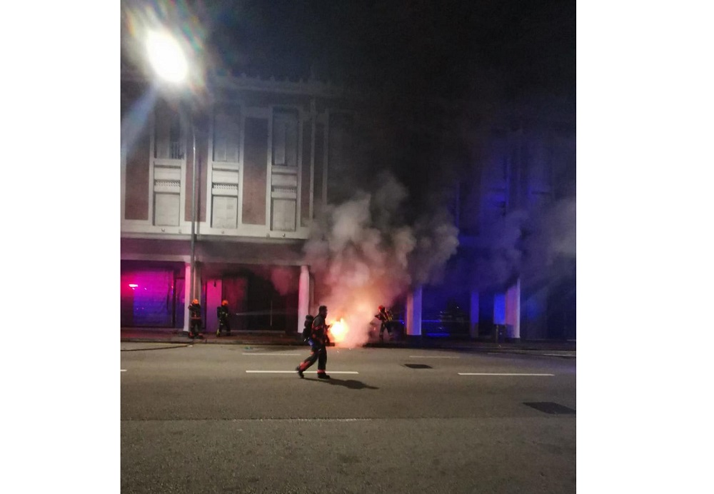 The fire at 37 Tanjong Pagar Road on Saturday (Feb 13) morning. u00e2u20acu201d Picture by Song Seng Wun via TODAY