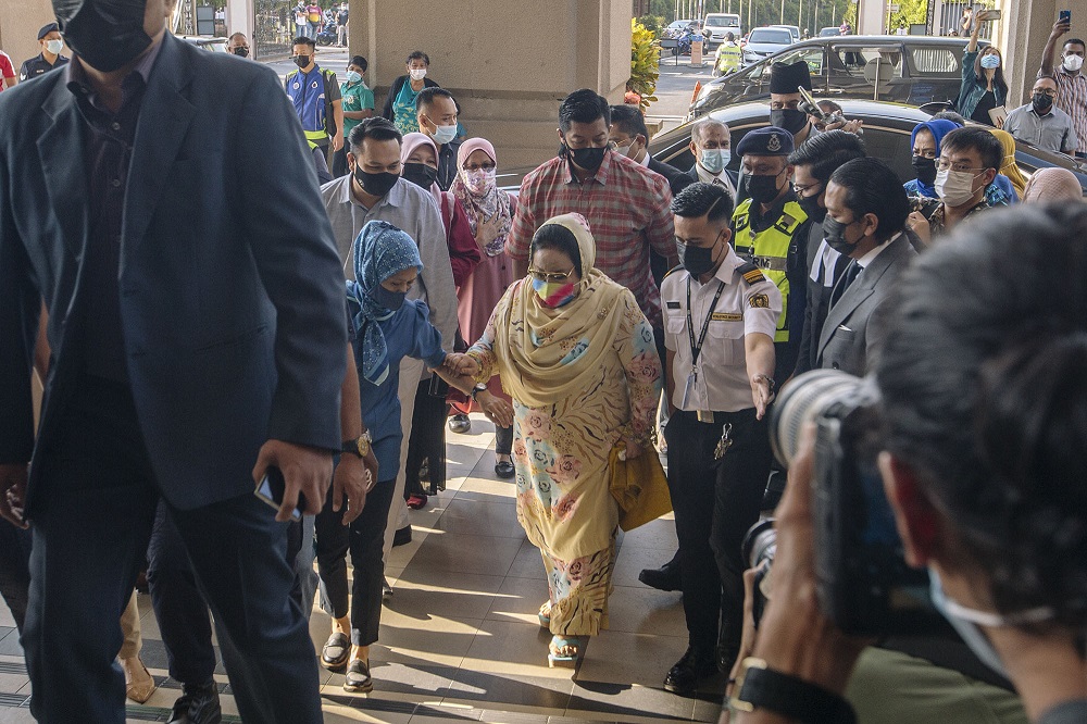 Datin Seri Rosmah Mansor arrives at the High Court in Kuala Lumpur February 18, 2021. u00e2u20acu201d Picture by Firdaus Latif