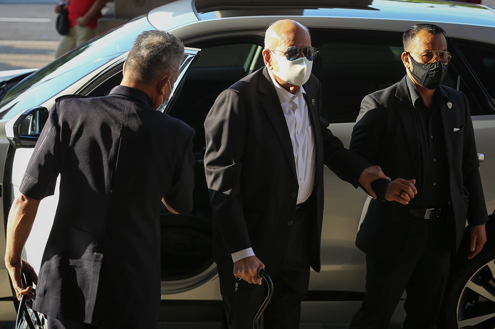 Senior Deputy Public Prosecutor Datuk Seri Gopal Sri Ram arrives at the Kuala Lumpur High Court Complex February 18, 2021. — Picture by Yusof Mat Isa