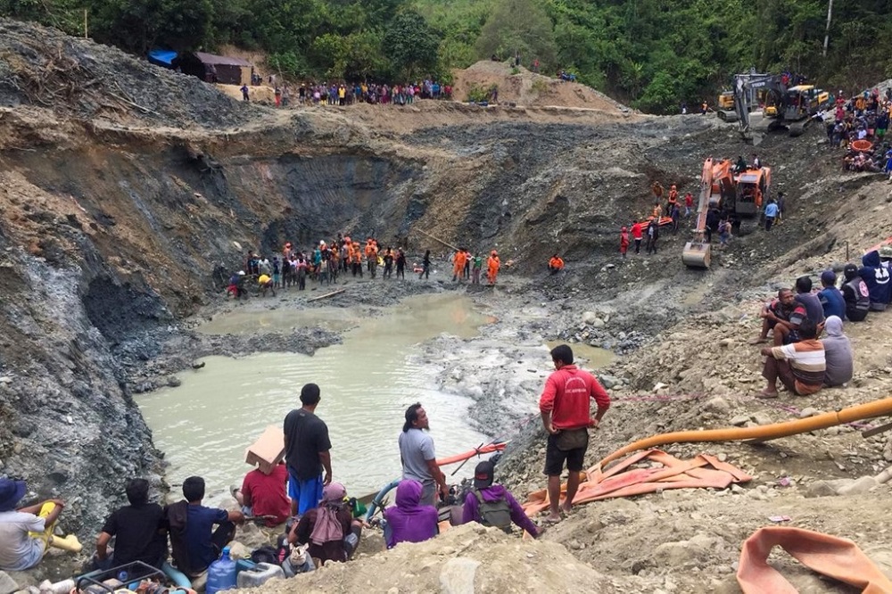 Rescue teams conduct a search for miners buried by a landslide at an illegal gold mining operation in the village of Buranga in Parigi Moutong Regency, Central Sulawesi February 25, 2021. u00e2u20acu201d AFP pic