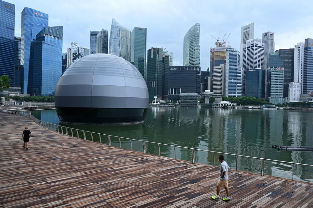 A view of Singaporeu00e2u20acu2122s financial district in the background from Marina Bay. Finance Minister Heng Swee Keat said that Singapore must remain attractive to those who work hard and those who invest to create good jobs. u00e2u20acu201d AFP pic