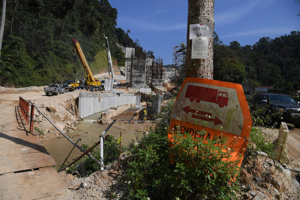 Seen here is construction work around the East Klang Valley Expressway (EVKE) February 18, 2021.u00e2u20acu201d Bernama pic