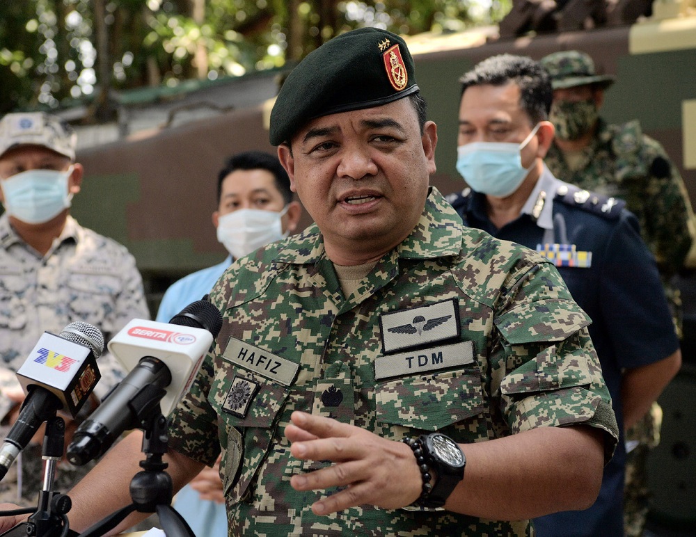 Army Western Field Commander Lieutenant-General Datuk Muhammad Hafizuddeain Jantan at a press conference in Kota Tinggi February 23, 2021. u00e2u20acu201d Bernama pic