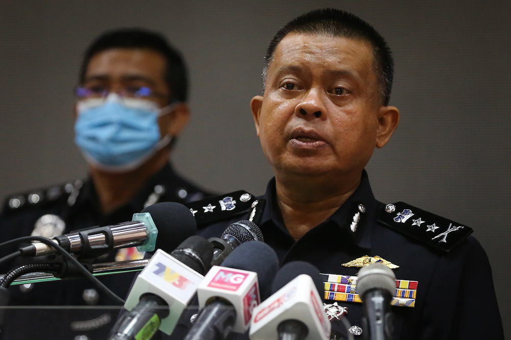 Kedah cops got into action to prevent pandemic crimes. — Picture by Yusof Mat Isa