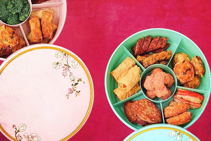 MengTong.Co offers two Chinese New Year gift packs: the Abundance Set (top left) and the Prosperity Set (right).