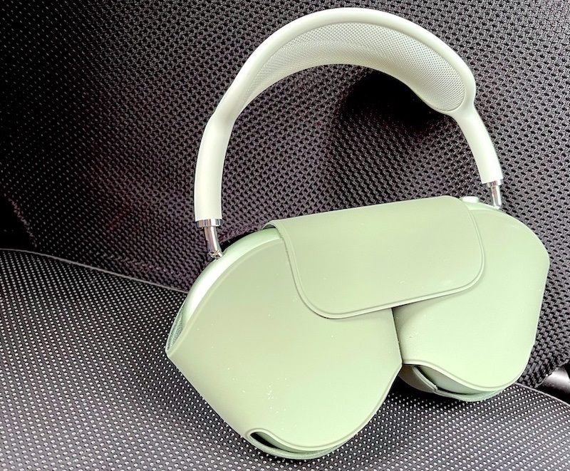 The AirPods Max case is svelte but a little too minimalist in function. u00e2u20acu201d Picture by Erna Mahyuni