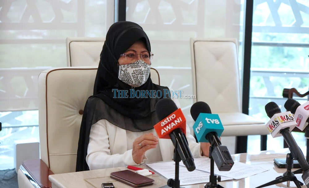 Datuk Seri Fatimah Abdullah said the ministry is making it compulsory for workers at elderly care centres to wear aprons, face masks and gloves when dealing with occupants. u00e2u20acu201d Borneo Post pic