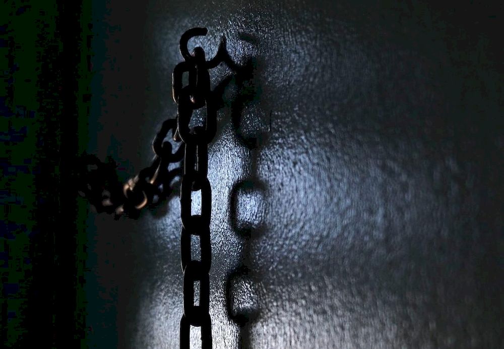 Hasniza Ismail discussed with her younger sister how to make Nursadiqah Sanusi their slave. The family chained Nursadiqah up till she could no longer control her bowels, forcing her to sit in her own faeces and urine and eat off the bathroom floor. 