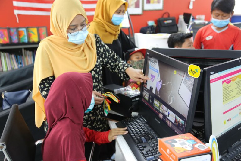 For the last two months, the company has installed wireless routers in various facilities in the PPR vicinity. u00e2u20acu201d SoyaCincau pic 