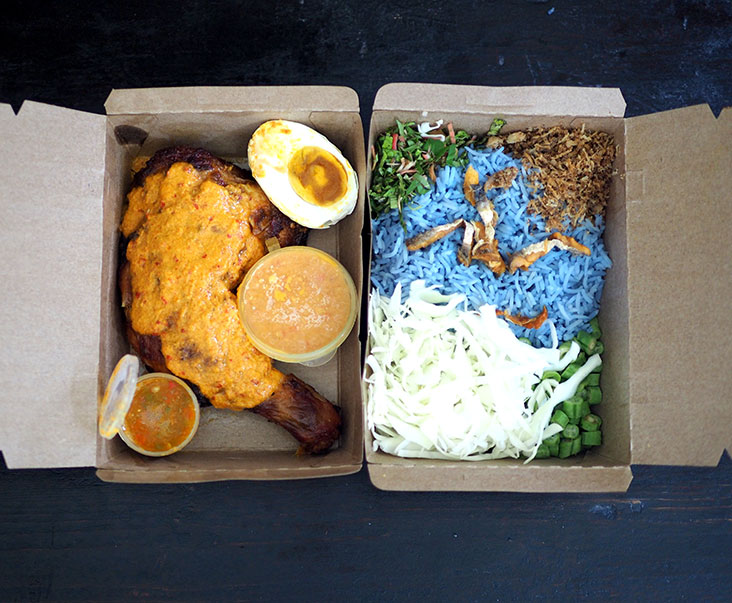 For the 'nasi kerabu', they pack the 'ayam percik' in a separate box which you can self collect or get it delivered to your doorstep